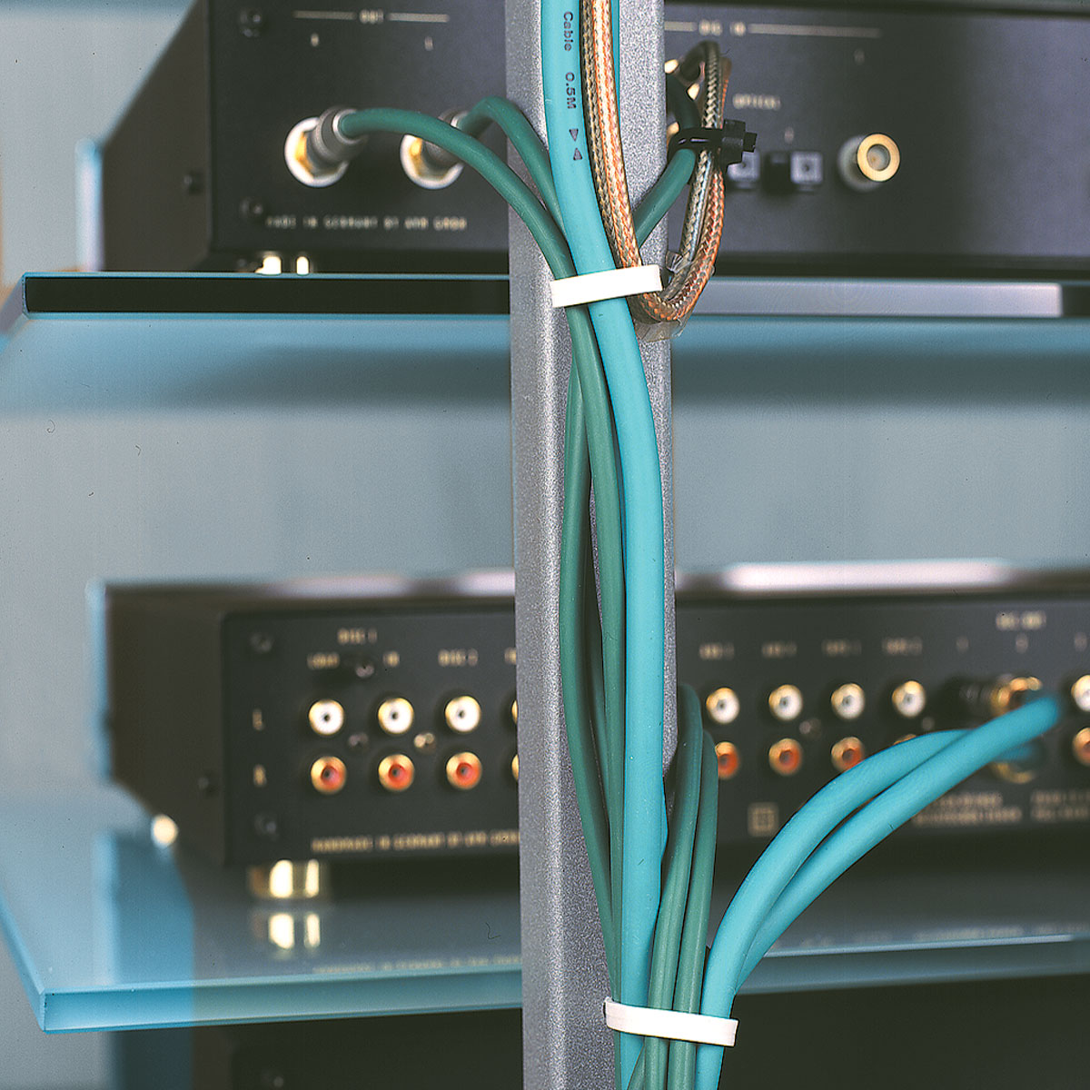 schroersschroers_focus110e_hifi-rack_kabely38OBvj8cv3Lj